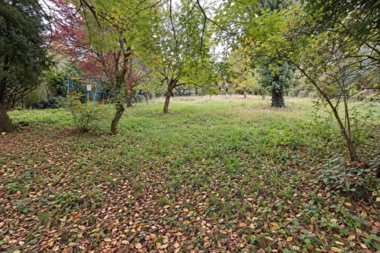 Photos 15 - Prestige - Ensemble immobilier de 3 maisons - Environ 253 m² habitables - 7 chambres - Terrain arboré de 2 790 m²  - 3 garages - Toitures refaites