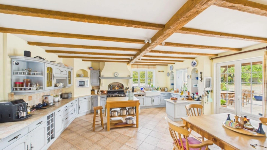 Photos 3 - Prestige - Élégant manoir charentais avec gîtes, piscine chauffée et vaste terrain