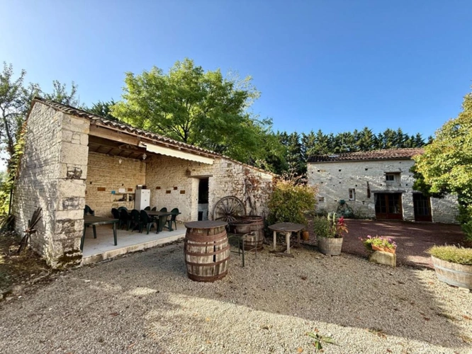 Photos 17 - Prestige - Élégant manoir charentais avec gîtes, piscine chauffée et vaste terrain