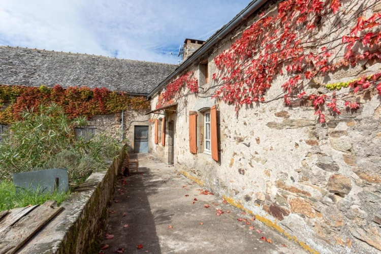 Photos 20 - Rurale - Corps de ferme en U à rénover - 500 m² et 2,4 ha - Proche de Najac, limite Tarn et Aveyron