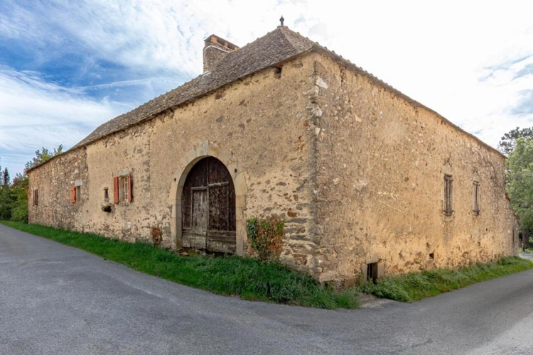 Photos 8 - Rurale - Corps de ferme en U à rénover - 500 m² et 2,4 ha - Proche de Najac, limite Tarn et Aveyron