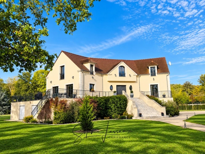 Photos 1 - Prestige - Moisson – Villa lumineuse de 280 m² dans un écrin de verdure aux portes de Paris