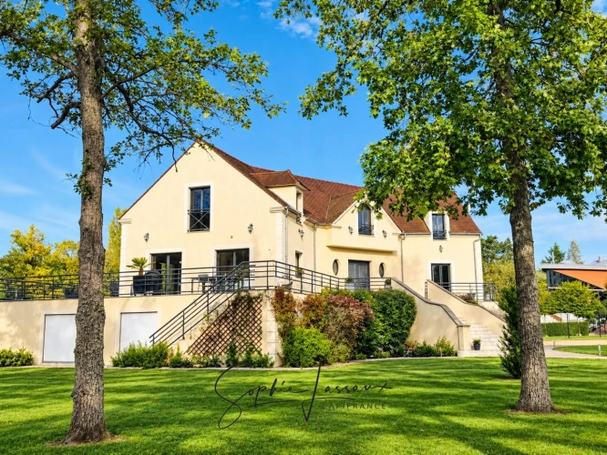 Photos 3 - Prestige - Moisson – Villa lumineuse de 280 m² dans un écrin de verdure aux portes de Paris