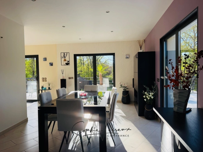 Photos 8 - Prestige - Moisson – Villa lumineuse de 280 m² dans un écrin de verdure aux portes de Paris