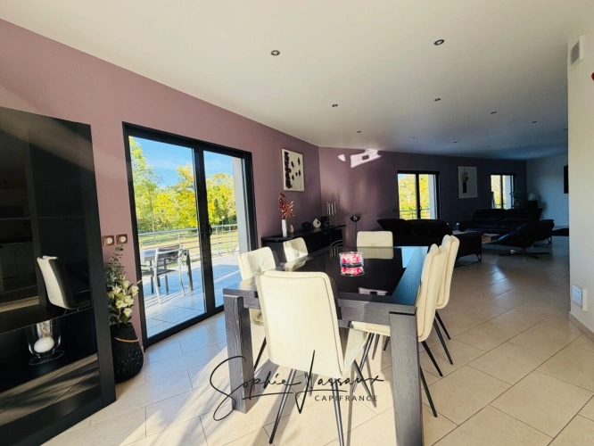 Photos 12 - Prestige - Moisson – Villa lumineuse de 280 m² dans un écrin de verdure aux portes de Paris