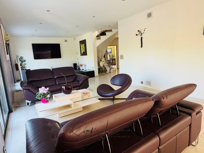 Photos 14 - Prestige - Moisson – Villa lumineuse de 280 m² dans un écrin de verdure aux portes de Paris