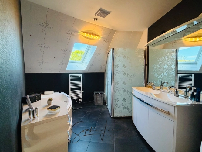 Photos 23 - Prestige - Moisson – Villa lumineuse de 280 m² dans un écrin de verdure aux portes de Paris