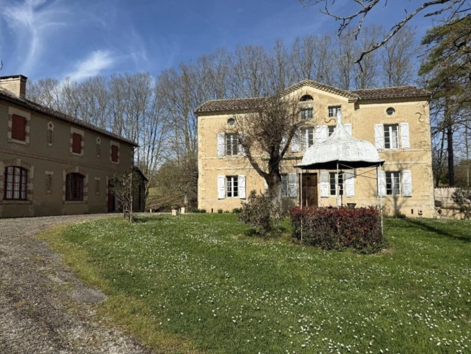 Photos 2 - Touristique - Maison d'époque avec maison d'amis et grand parc