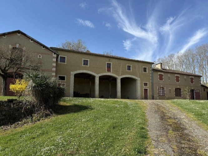 Photos 3 - Touristique - Maison d'époque avec maison d'amis et grand parc