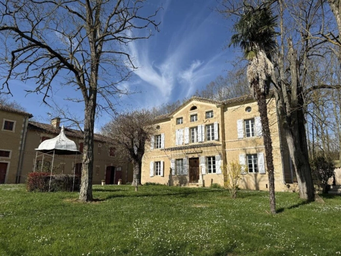 Photos 4 - Touristique - Maison d'époque avec maison d'amis et grand parc