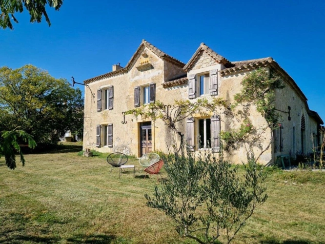 Photos 1 - Touristique - BELLE MAISON DE CARACTERE EN PIERRES AVEC 3,5HA ET LAC