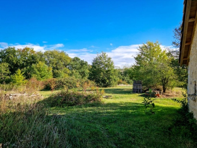 Photos 16 - Touristique - BELLE MAISON DE CARACTERE EN PIERRES AVEC 3,5HA ET LAC