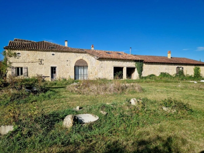 Photos 17 - Touristique - BELLE MAISON DE CARACTERE EN PIERRES AVEC 3,5HA ET LAC