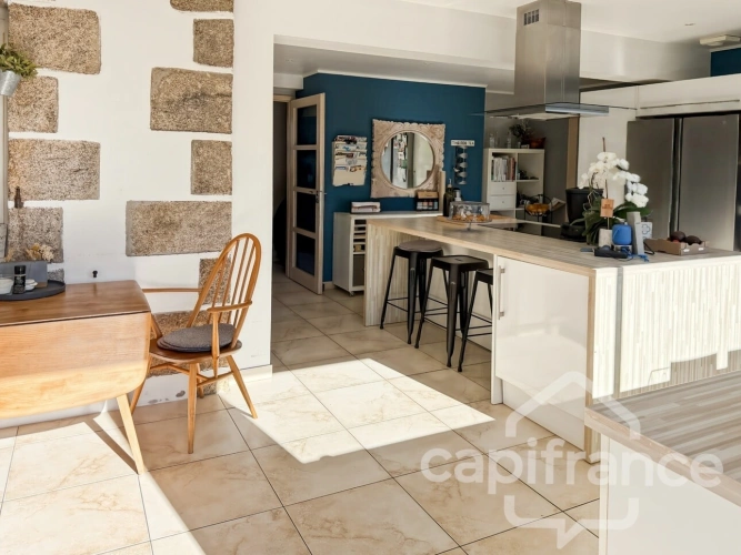 Photos 7 - Rurale - MAISON DE CARACTÈRE À LANNILIS - PROCHE CENTRE - 5 CHAMBRES - VÉRANDA PLEIN SUD, JARDIN ET DÉPENDANCES
