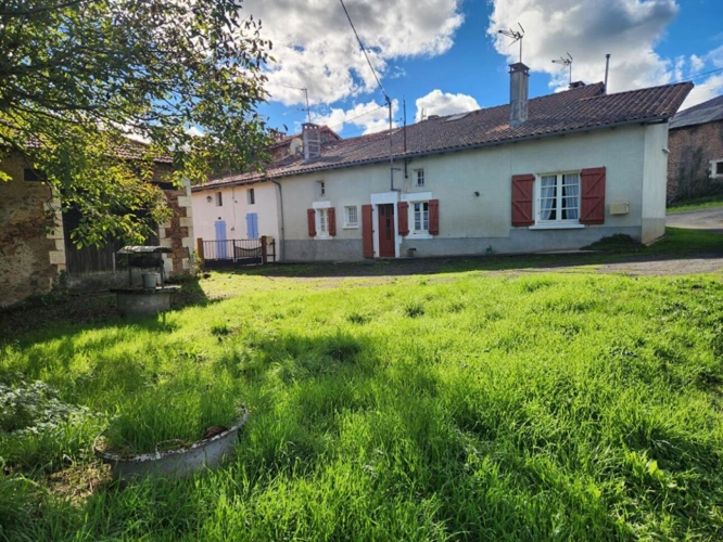 Photos 14 - Rurale - Chirac - maison avec grange, terrain et source d'eau - petite exploitation