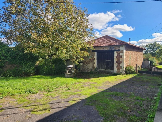 Photos 15 - Rurale - Chirac - maison avec grange, terrain et source d'eau - petite exploitation
