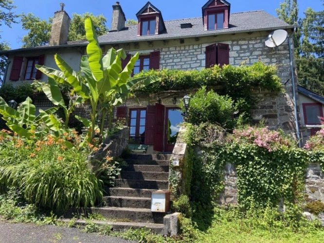Photos 1 - Touristique - Maison en pierre avec chambres d'hôtes, piscine, gîte et espace bien-être