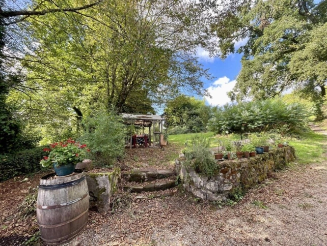 Photos 2 - Touristique - Maison en pierre avec chambres d'hôtes, piscine, gîte et espace bien-être