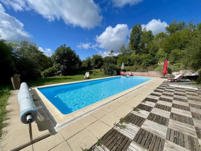 Photos 11 - Touristique - Maison en pierre avec chambres d'hôtes, piscine, gîte et espace bien-être