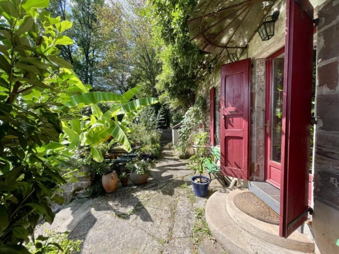 Photos 16 - Touristique - Maison en pierre avec chambres d'hôtes, piscine, gîte et espace bien-être
