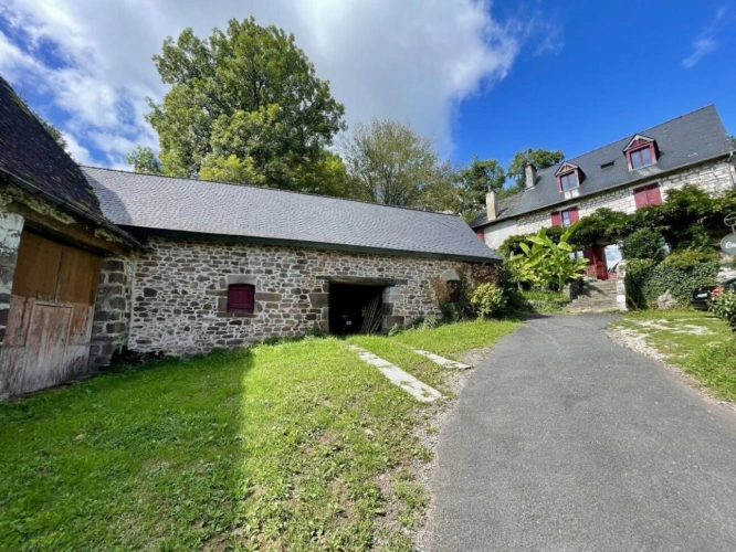 Photos 18 - Touristique - Maison en pierre avec chambres d'hôtes, piscine, gîte et espace bien-être