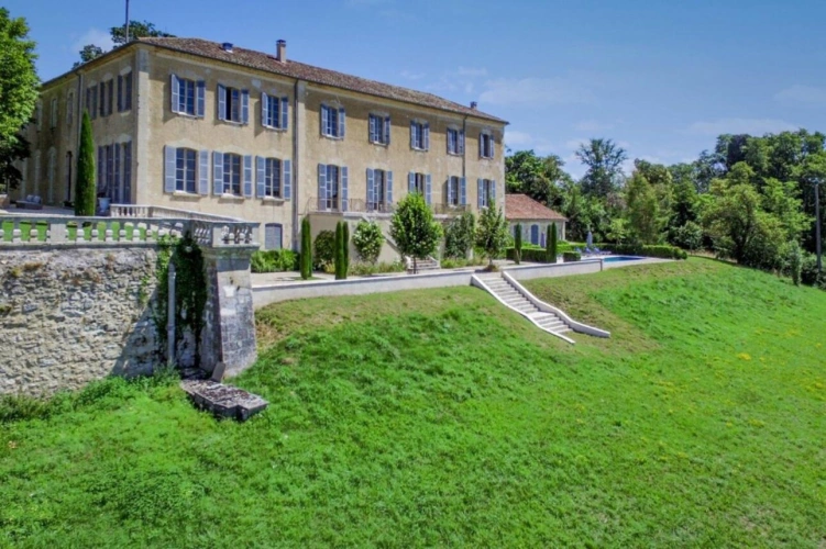 Photos 2 - Prestige - Magnifique domaine comprenant : le manoir (« le château ») vestiges d'un château médiéval, une folie, 2 maisons d?amis, la maison de gardien, 2 piscines