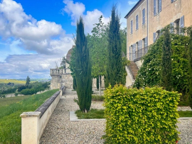Photos 4 - Prestige - Magnifique domaine comprenant : le manoir (« le château ») vestiges d'un château médiéval, une folie, 2 maisons d?amis, la maison de gardien, 2 piscines