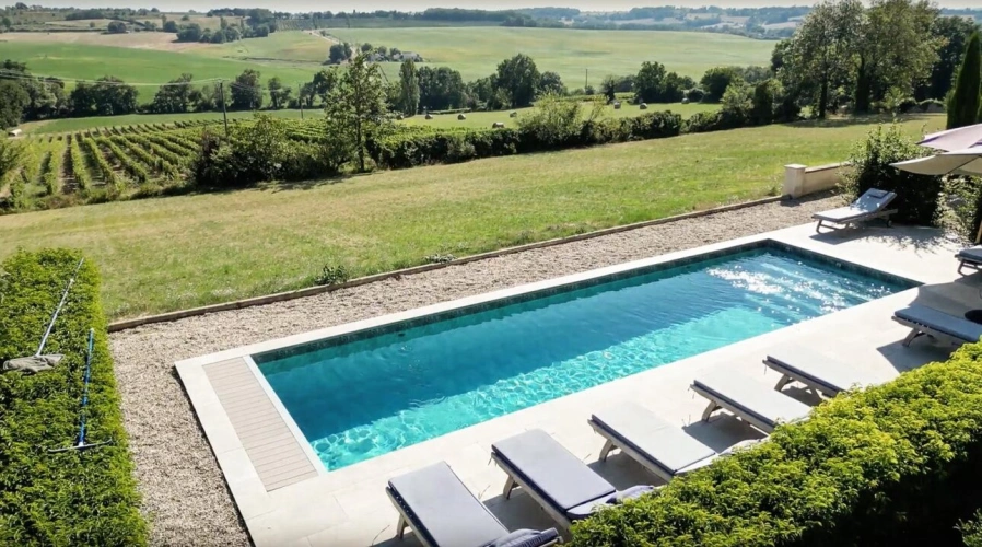 Photos 18 - Prestige - Magnifique domaine comprenant : le manoir (« le château ») vestiges d'un château médiéval, une folie, 2 maisons d?amis, la maison de gardien, 2 piscines