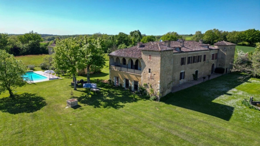 Photos 1 - Prestige - Château gascon du XV° siècle, près de Lectoure, remanié au XVI° dans le goût de la Renaissance italienne