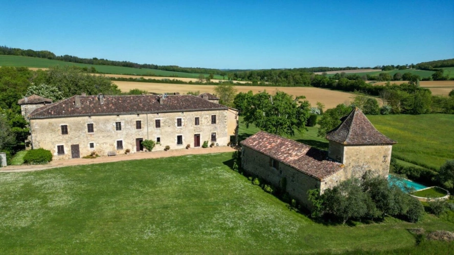 Photos 17 - Prestige - Château gascon du XV° siècle, près de Lectoure, remanié au XVI° dans le goût de la Renaissance italienne