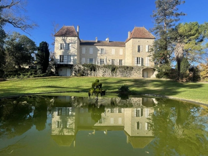 Photos 1 - Prestige - Superbe château avec vue panoramique, élégance et charme