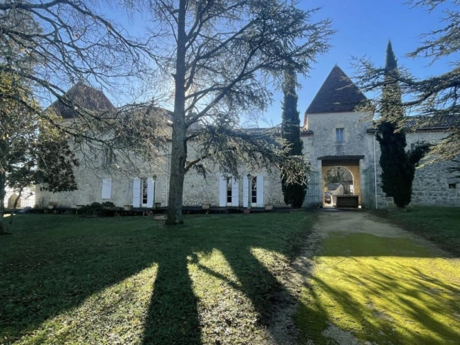 Photos 2 - Prestige - Superbe château avec vue panoramique, élégance et charme