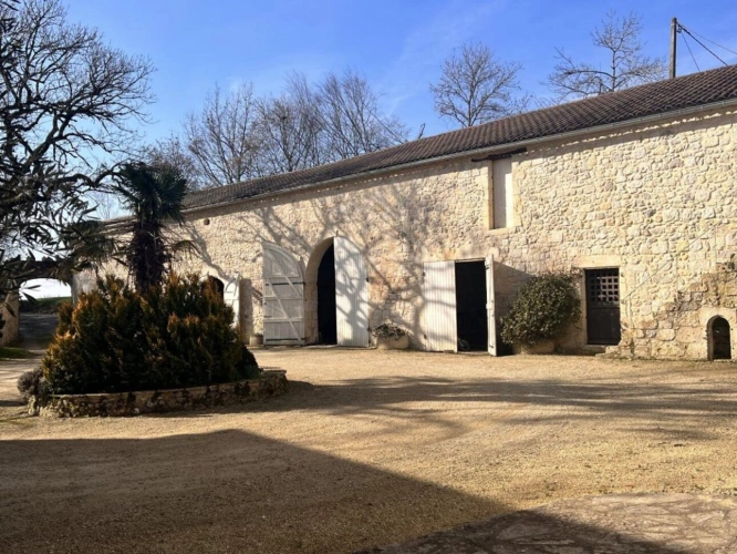 Photos 3 - Prestige - Superbe château avec vue panoramique, élégance et charme