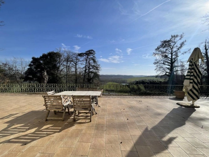 Photos 4 - Prestige - Superbe château avec vue panoramique, élégance et charme
