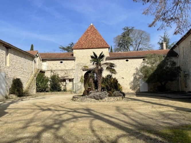 Photos 8 - Prestige - Superbe château avec vue panoramique, élégance et charme