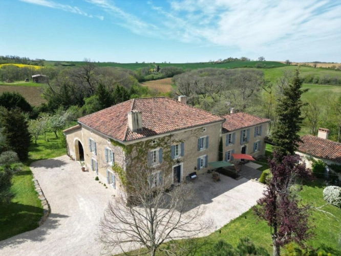 Photos 1 - Rurale - Vue imprenable et intimité absolue sur 6,5 hectares