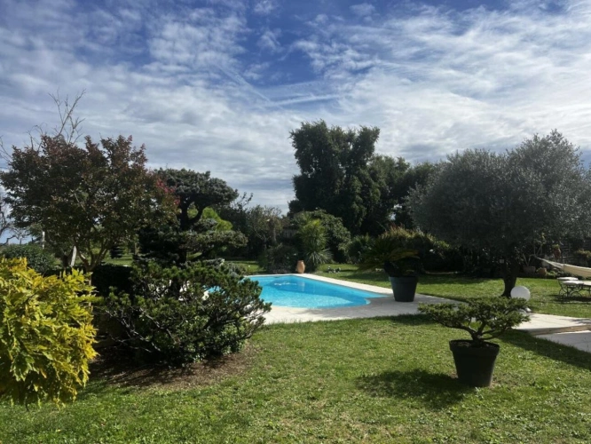 Photos 5 - Prestige - Charmante Maison en Pierre avec Piscine, Vues Panoramiques et Jardin Paisible