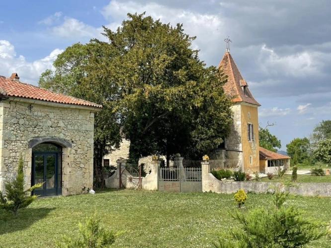 Photos 4 - Prestige - Propriété de caractère rénovée avec piscine, dépendances sur terrain de plus d?un hectare