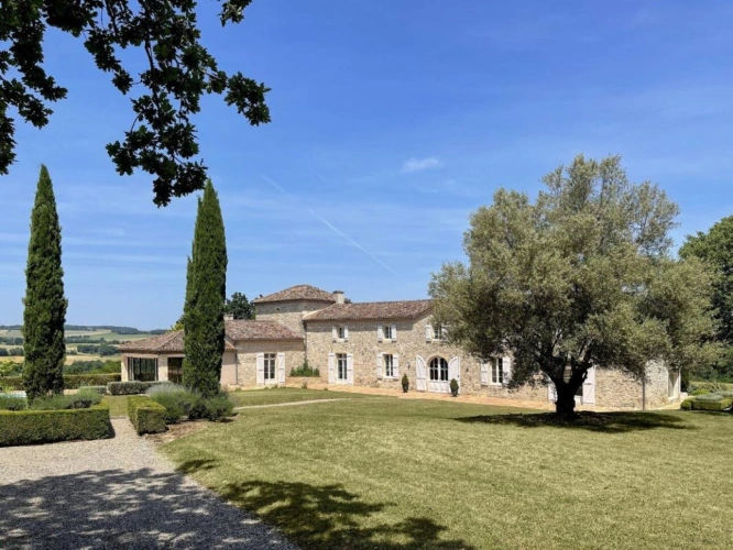 Photos 1 - Prestige - Une propriété de caractère superbement restaurée, avec vues panoramiques