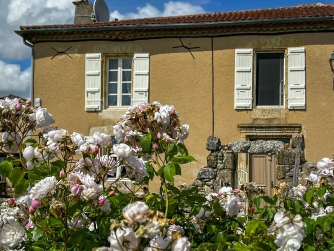 Photos 2 - Prestige - Maison de Village avec Vue Imprenable, Jardin et Cour