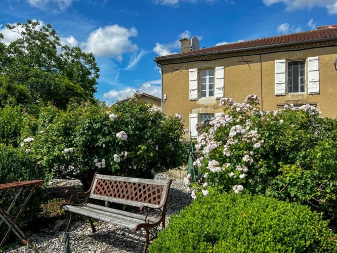Photos 17 - Prestige - Maison de Village avec Vue Imprenable, Jardin et Cour
