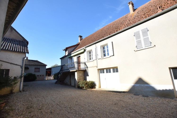 Photos 2 - Prestige - Propriete agricole avec deux maisons, bâtiments et 2,9 hectares de terrain CREOT (71)