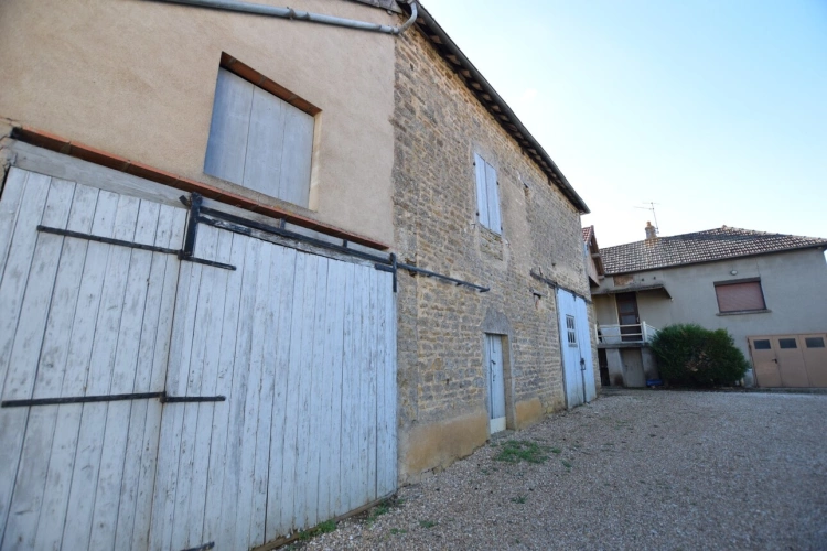 Photos 8 - Prestige - Propriete agricole avec deux maisons, bâtiments et 2,9 hectares de terrain CREOT (71)