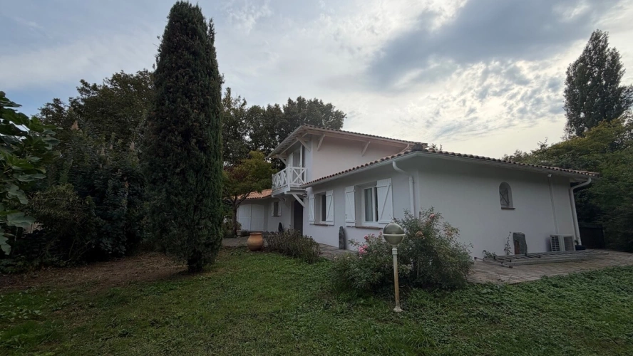Photos 5 - Prestige - Propriété rare au bord de l'Eau Bourde GRADIGNAN 5 pièces 3 chambres + bureau sur un parc paysager