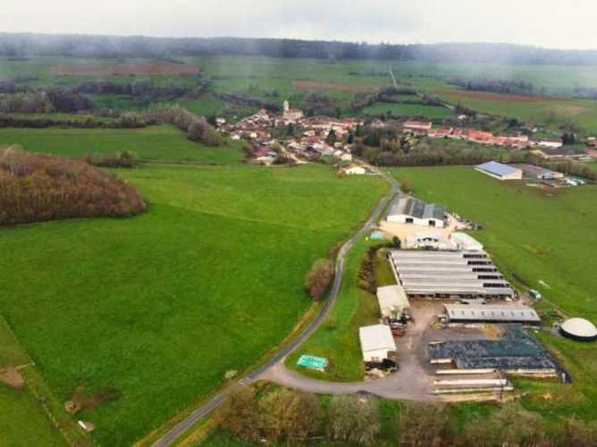 Photos 1 - Agricole - Grand Est  EXPLOITATION Laitière d'Exception à saisir