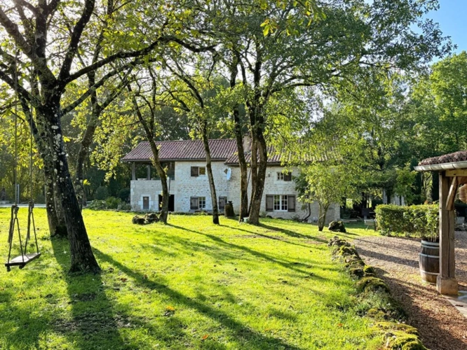 Photos 1 - Prestige - Un grand balcon royale dans la verdure, une maison de caractère et un gîte indépendant
