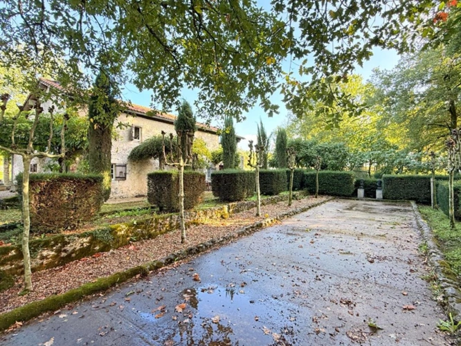 Photos 3 - Prestige - Un grand balcon royale dans la verdure, une maison de caractère et un gîte indépendant