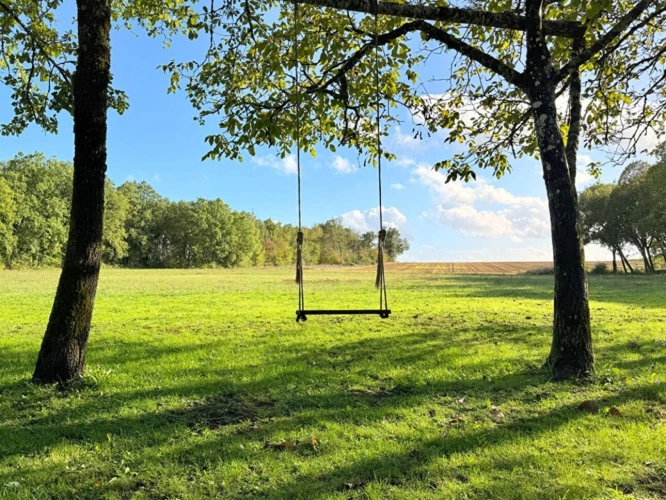 Photos 5 - Prestige - Un grand balcon royale dans la verdure, une maison de caractère et un gîte indépendant