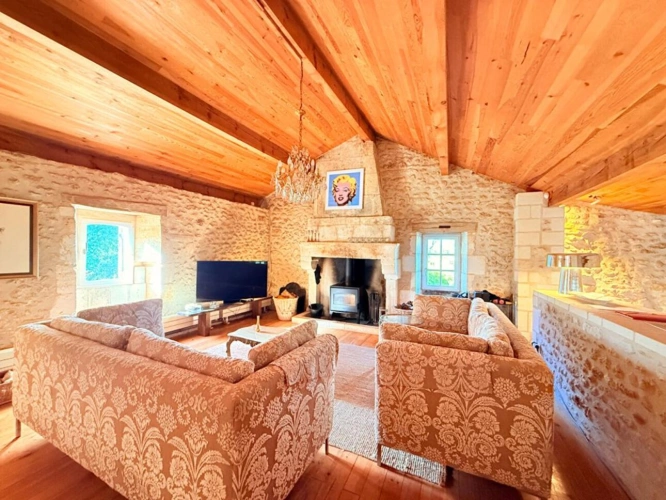 Photos 6 - Prestige - Un grand balcon royale dans la verdure, une maison de caractère et un gîte indépendant