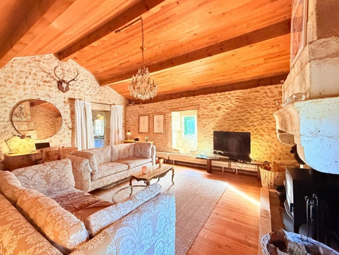 Photos 7 - Prestige - Un grand balcon royale dans la verdure, une maison de caractère et un gîte indépendant